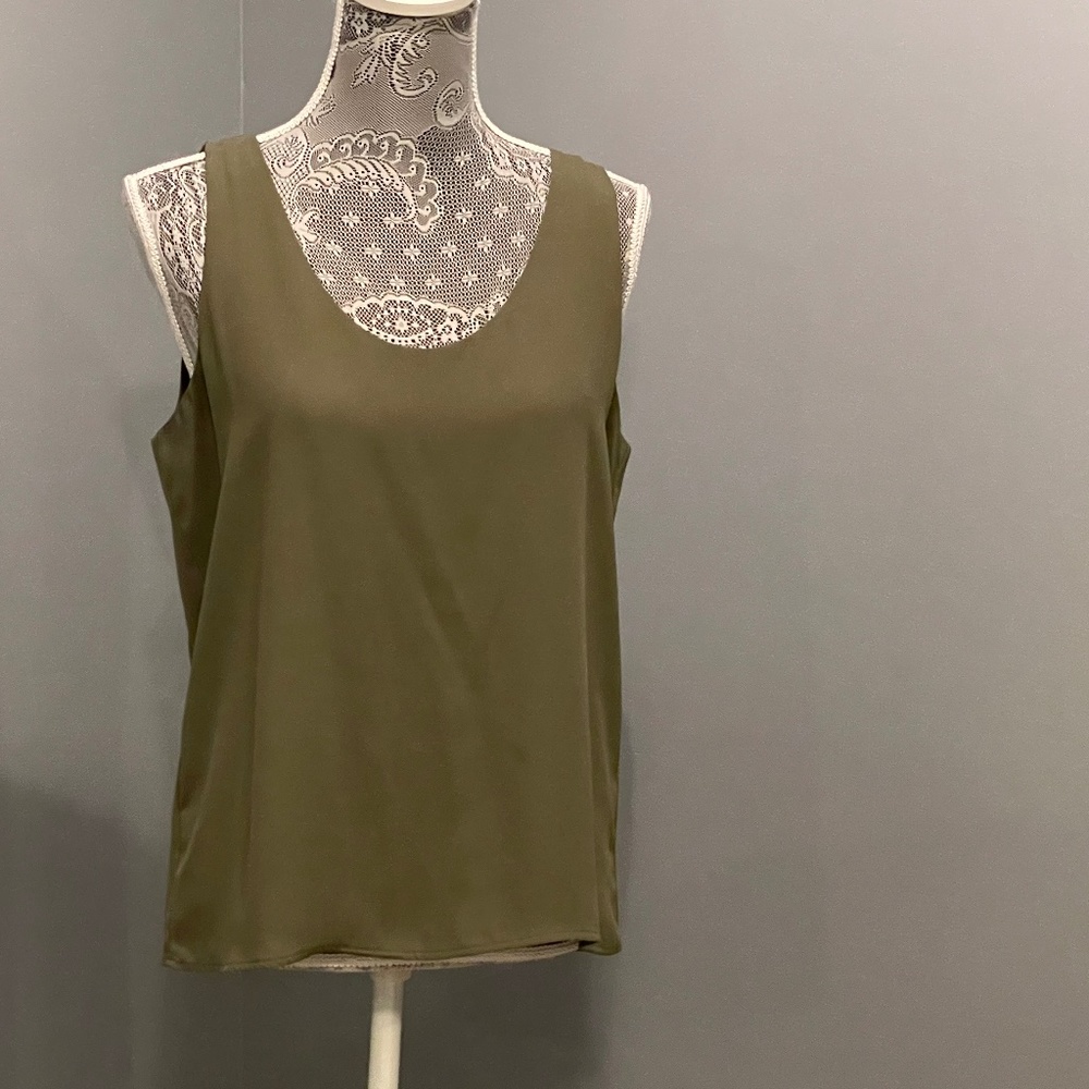 Green Simply Styled Shell - Picture 4 of 6
